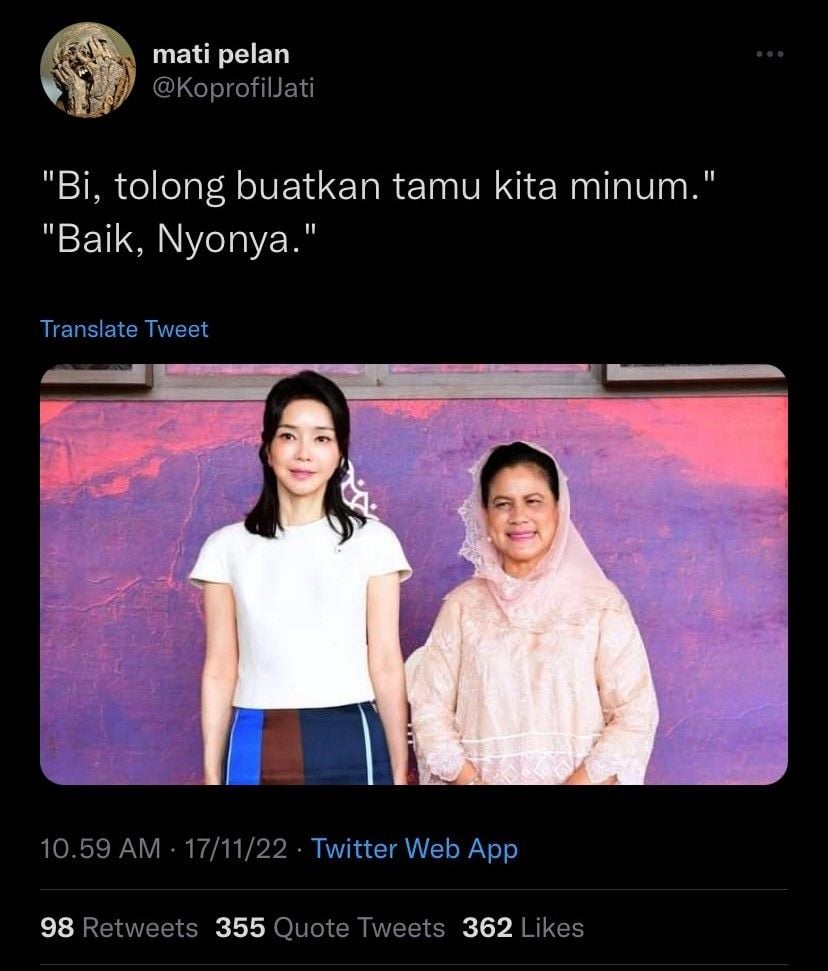 Seorang pengguna akun Twitter membuat komentar sarkasme soal foto iriana Jokowi dan Kim Kun-Hee, istri Presiden Korea Selatan. (Twitter) 