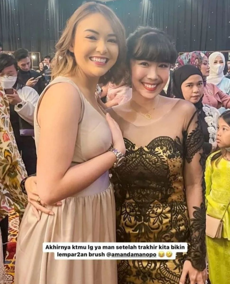 Potret seksi Amanda Manopo saat jadi bridesmaid (IG: dila.mandaskatic)