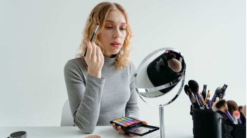 Ilustrasi make up, beauty enthusiast.  (Pexels.com/Mart Production)