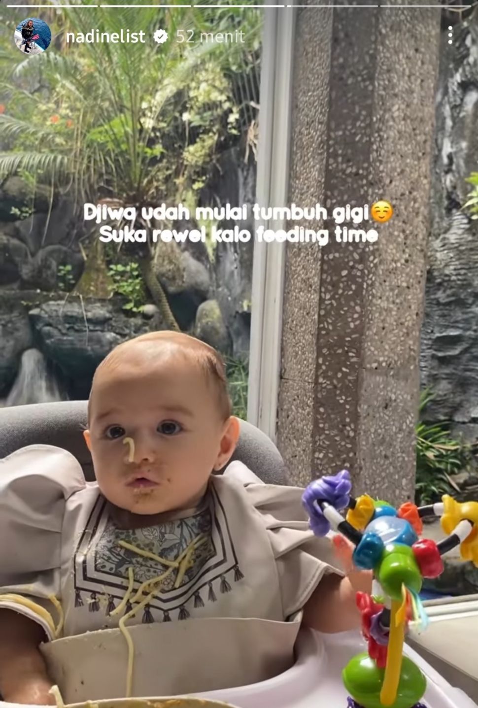 Nadine Chandrawinata curhat anaknya sering rewel karena tumbuh gigi. (Dok. Instagram)