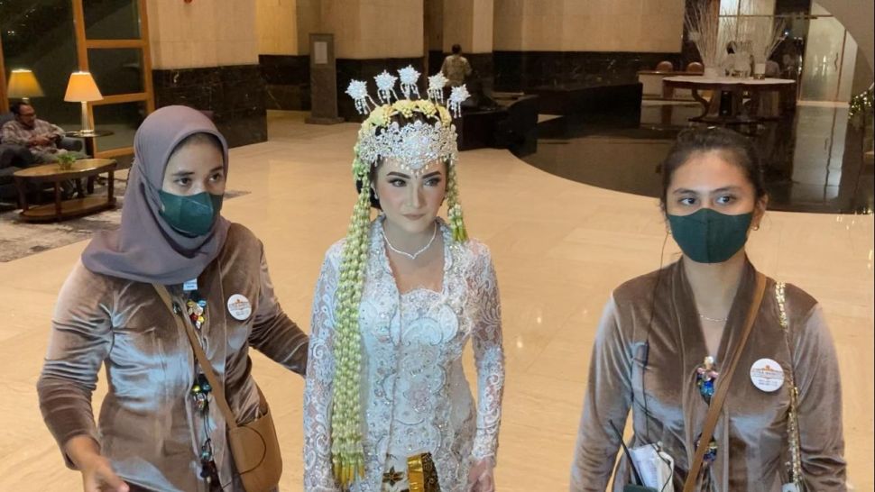 Momen pernikahan Kiki Amalia dan Agung Nugraha. [Suara.com/Adiyoga Priyambodo]