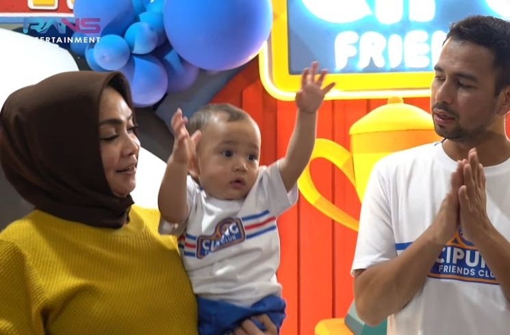 Potret ulang tahun Rayyanza (YouTube/Rans Entertainment)