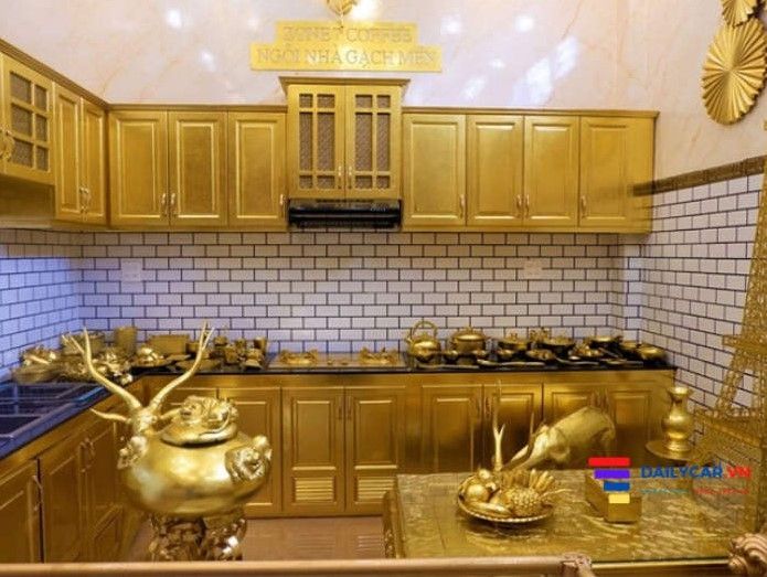 Sultan Banget! Pria Ini Punya Rumah Hingga Perabot Berlapis Emas. (Dok: YouTube/PHM DNG)