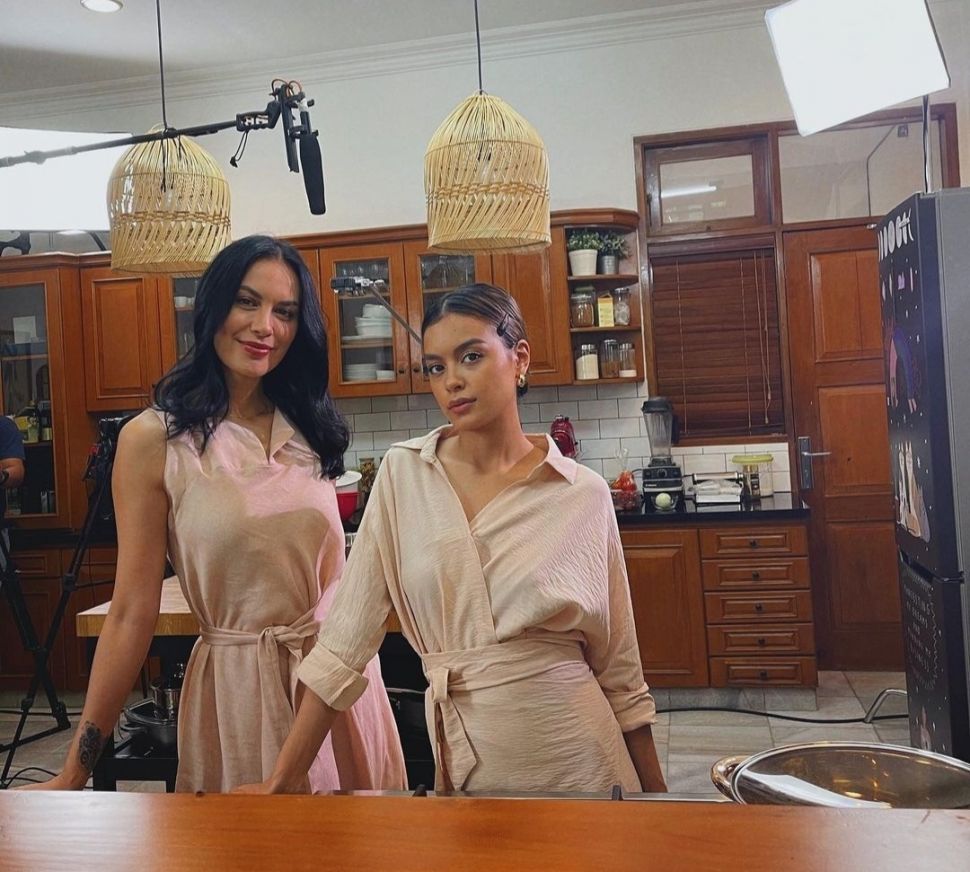 Adu Gaya Sophia Latjuba dan Eva Celia (Instagram)