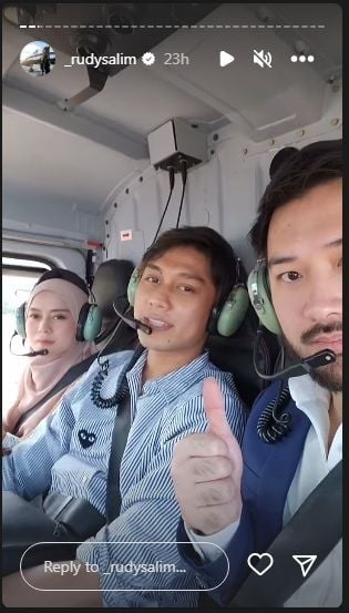 Unggahan Rudy Salim bersama Lesti Kejora dan Rizky Billar saat naik helikopter menuju Cianjur, Jawa Barat. [Instagram/@_rudysalim]