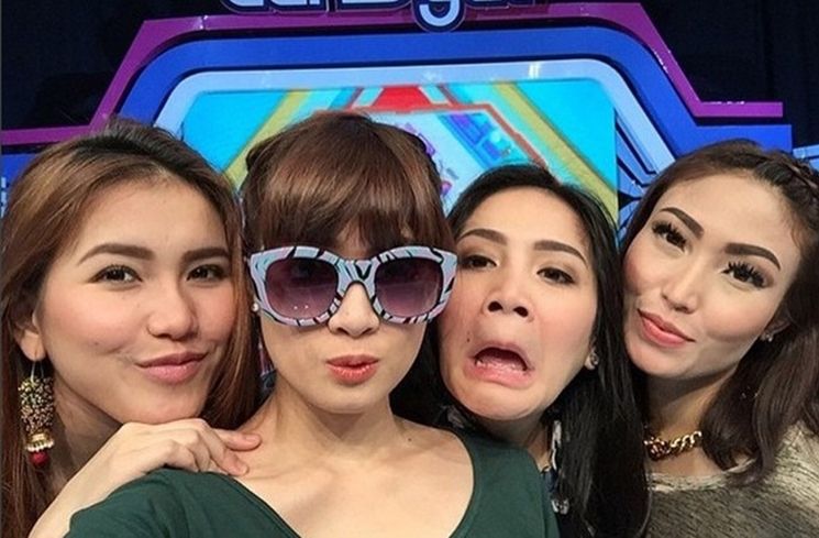 Momen lawas Ayu Ting Ting dan Nagita Slavina (Instagram/@nagita_raffi1717)