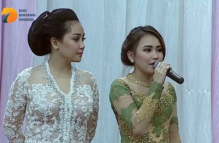 Momen lawas Ayu Ting Ting dan Nagita Slavina  (YouTube/PesbukersTV)