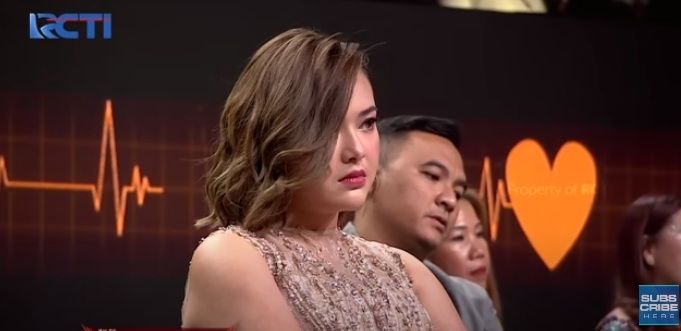 Amanda Manopo tertangkap kamera pasang wajah ketus di acara Silet Awards 2022 [Youtube/RCTI-Entertainment]