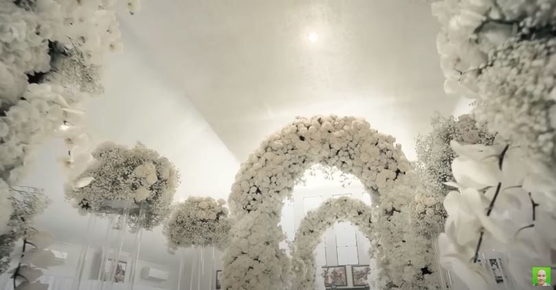 Dekorasi Bunga di Pernikahan Jess No Limit dan Sisca Kohl (YouTube)