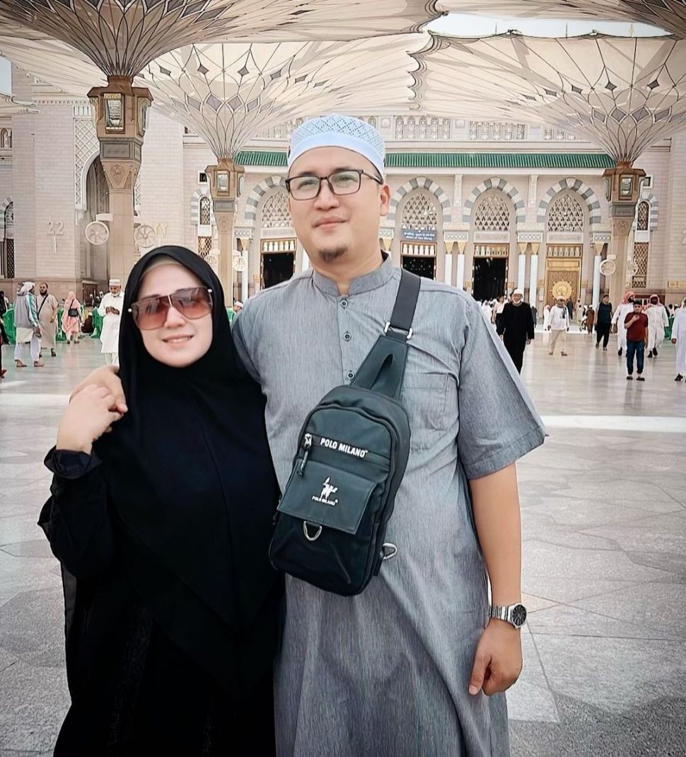 Rani Tamara bersama suami, Aminullah Muhamad Abduh menjalani ibadah umrah. [Instagram]