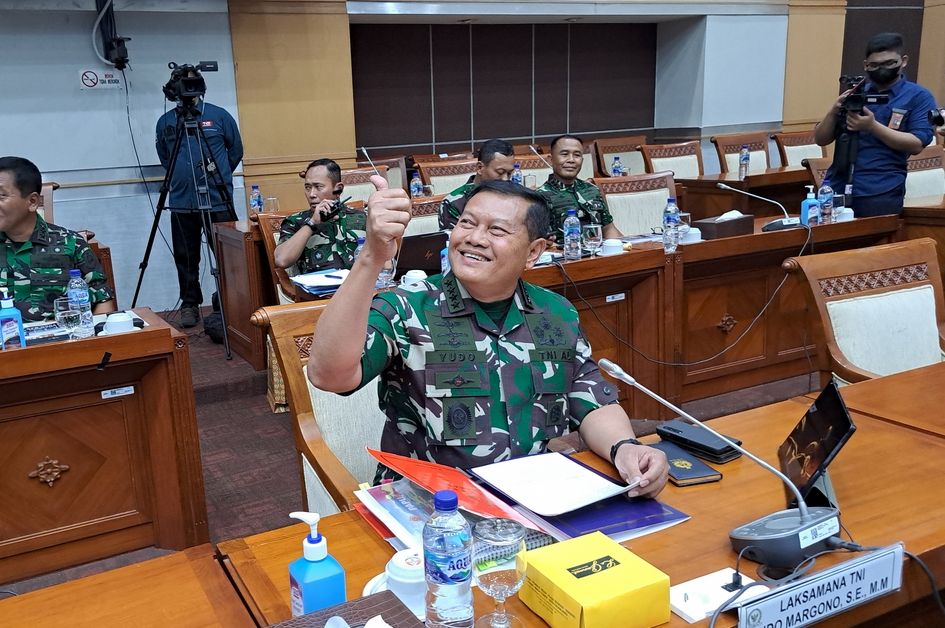 Kepala Staf TNI Angkatan Laut (KASAL) Laksamana Yudo Margono di Komisi I DPR, Senayan, Jakarta Pusat, pada Jumat (2/12/2022). (Suara.com/Novian Ardiansyah)