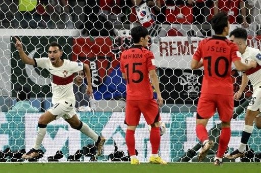 Pemain Portugal Ricardo Horta menjebol gawang Korea Selatan dalam pertandingan ketiga Grup H Piala Dunia 2022 di Educational City Stadium, Jumat (2/12/2022). [AFP]