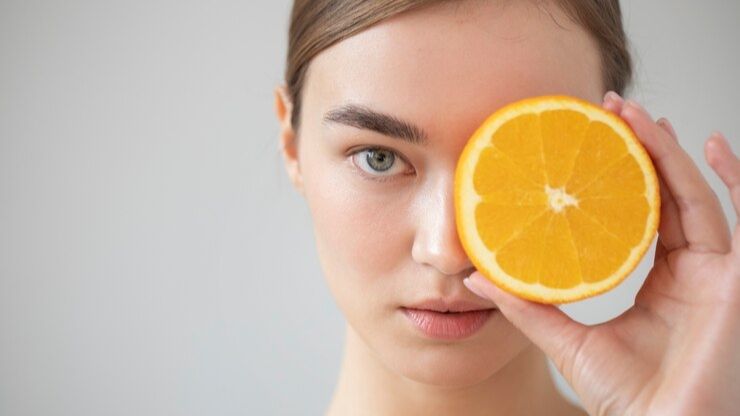 ilustrasi khasiat vitamin C bagi kesehatan kulit (freepik)