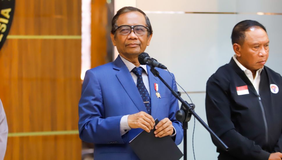 Menteri Koordinator Bidang Politik, Hukum, dan Keamanan (Menkopolhukam) Mahfud MD memberikan keterangan saat konferensi pers di Gedung Kemenkopolhukam, Jakarta Pusat, Senin (5/12/2022). [Suara.com/Alfian Winanto]