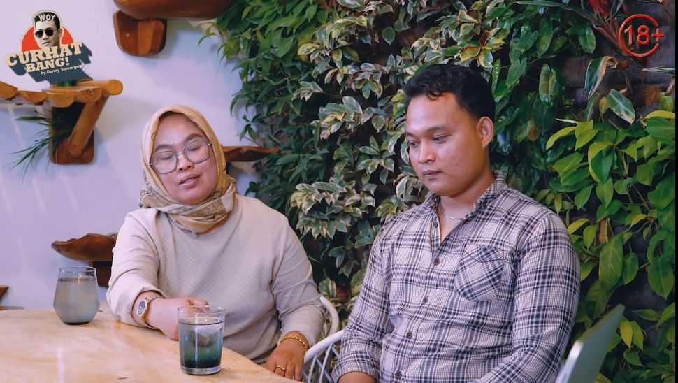 Yessy bersama Ibunya, Gagal Nikah karena Mahar Sertifikat Rumah (YouTube)