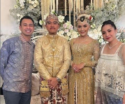 Raffi Ahmad bersama istrinya, Nagita Slavina ke acara pernikahan Kaesang Pangarep dan Erina Gudono [Instagram/raffinagita1717]