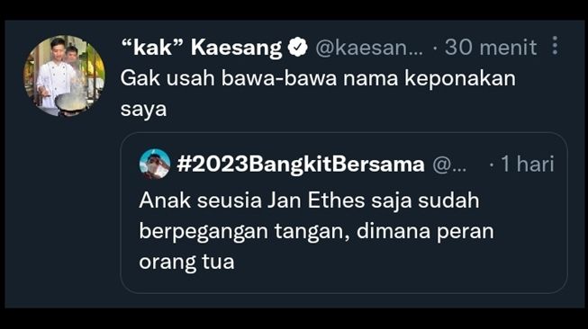 Tangkapan layar cuitan Kaesang Pangarep membela kedua keponakannya, Jan Ethes Srinarendra dan Sedah Mirah Nasution yang dikritik karena bergandengan tangan. (Twitter/@kaesangp)