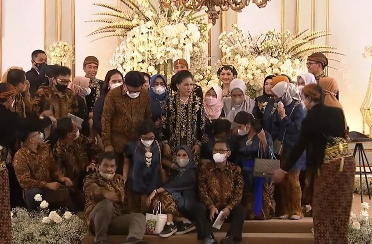 Potret Iriana Mendadak Reunian di Pelaminan (YouTube Presiden Joko Widodo)