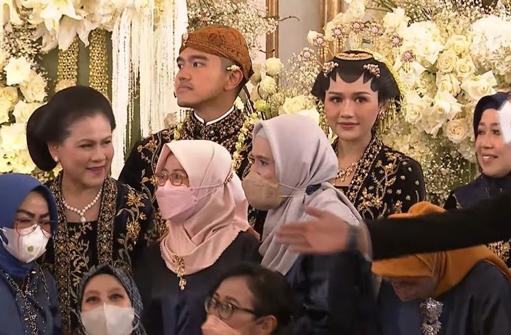 Potret Iriana Mendadak Reunian di Pelaminan (YouTube Presiden Joko Widodo)