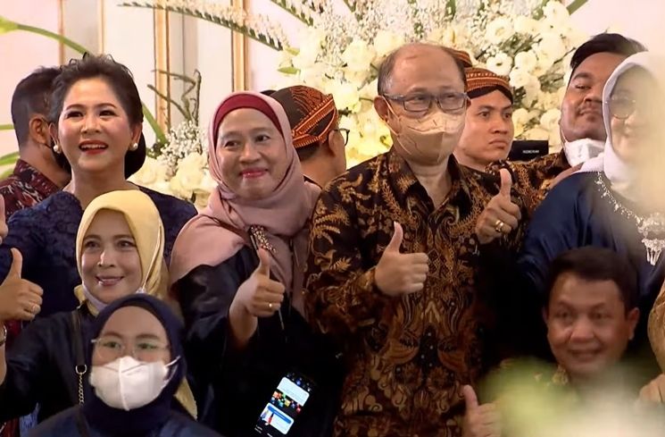 Potret Iriana Mendadak Reunian di Pelaminan (YouTube Presiden Joko Widodo)