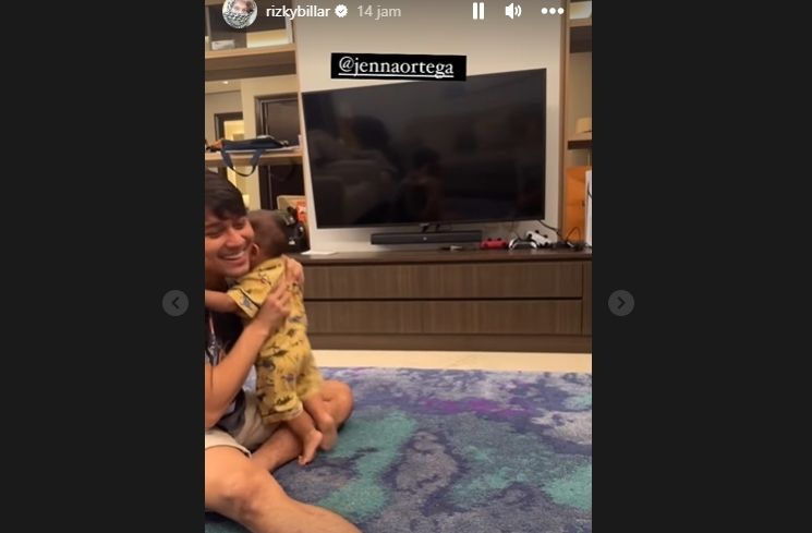 Potret Baby Leslar Lancar Berjalan (Instagram/@rizkybillar)