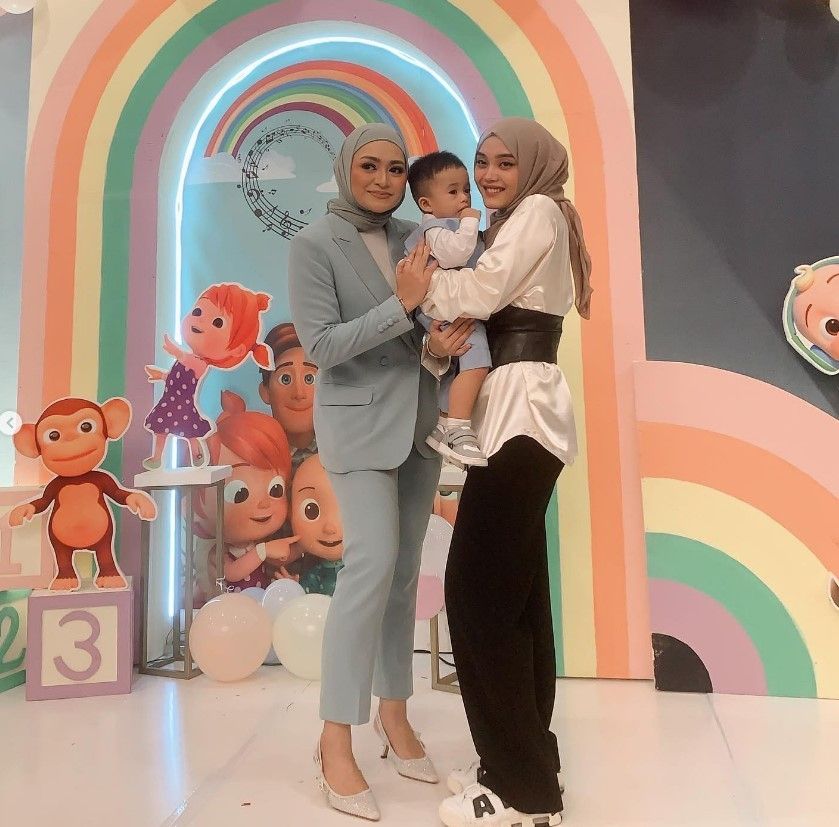 Momen Putri Delina Hadiri Ultah Adzam. (Instagram/@putridelinaa)