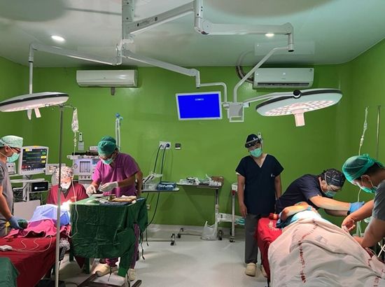 Operasi bibir sumbing dan katarak, kegiatan bakti sosial yang dilakukan oleh dokter-dokter dari Yayasan Gebyar Dunia Satu. (Dok. Istimewa)