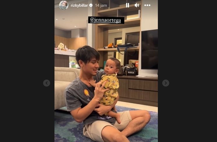 Potret Baby Leslar Lancar Berjalan (Instagram/@rizkybillar)