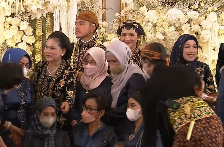 Potret Iriana Mendadak Reunian di Pelaminan (YouTube Presiden Joko Widodo)