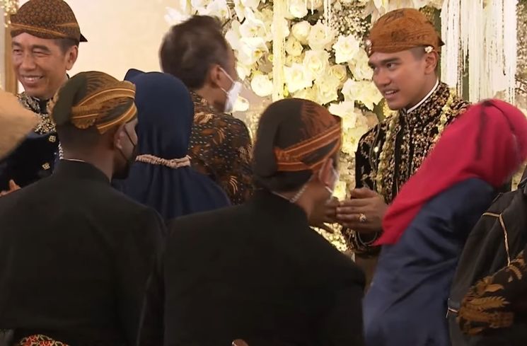 Potret Iriana Mendadak Reunian di Pelaminan (YouTube Presiden Joko Widodo)