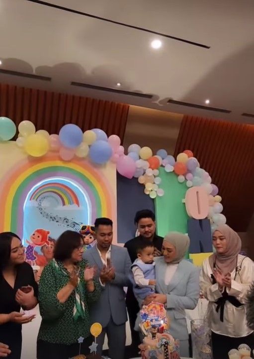 Momen Putri Delina Hadiri Ultah Adzam. (Instagram/@nathalieholscher)