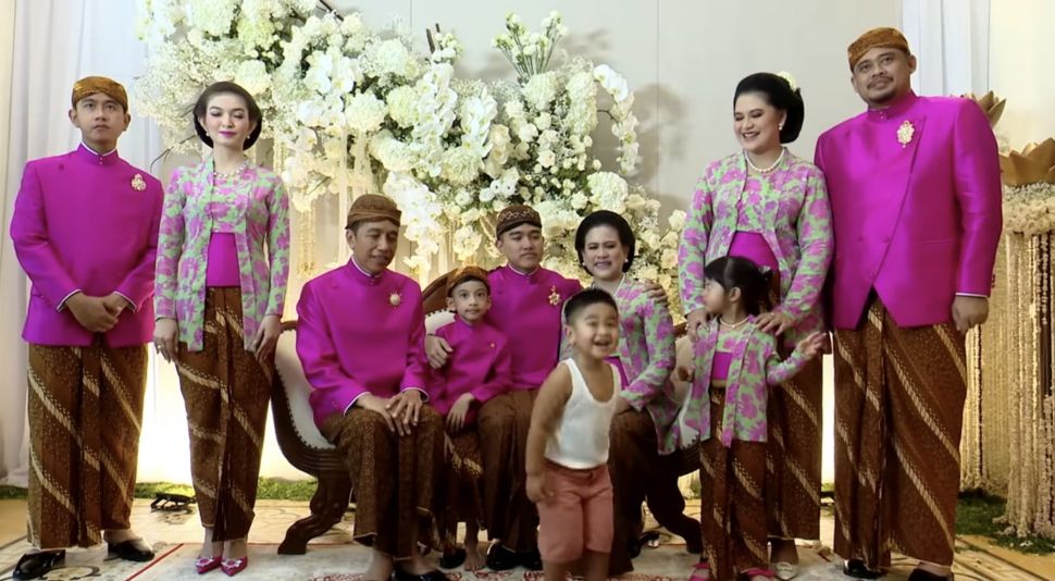 Panembahan Al Nahyan Nasution di acara siraman Kaesang Pangarep. [Istimewa]
