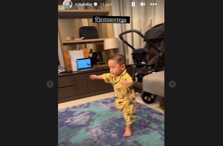 Potret Baby Leslar Lancar Berjalan (Instagram/@rizkybillar)