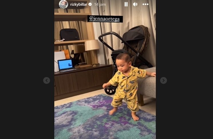 Potret Baby Leslar Lancar Berjalan (Instagram/@rizkybillar)