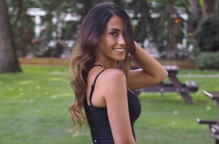 Potret Cantik Antonella Roccuzzo Istri Lionel Messi (Instagram/@antonelaroccuzzo)