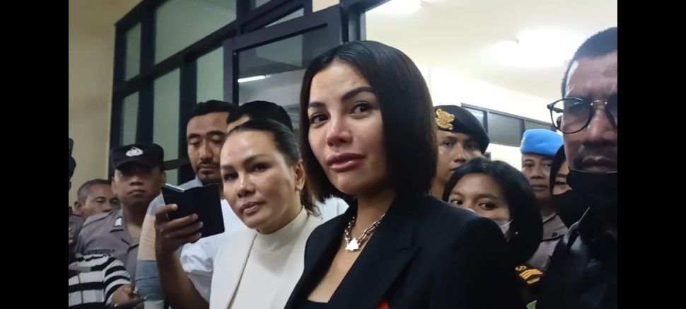 Nikita Mirzani di Pengadilan Negeri Serang pada Senin (19/12/2022). [Suara.com/Rena Pangesti]