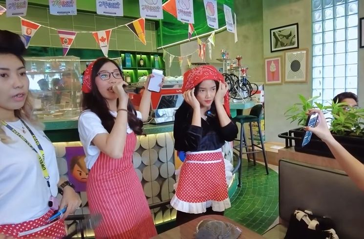 Momen Fuji Jadi Pelayan Karen's Diner (YouTube Fuji An)