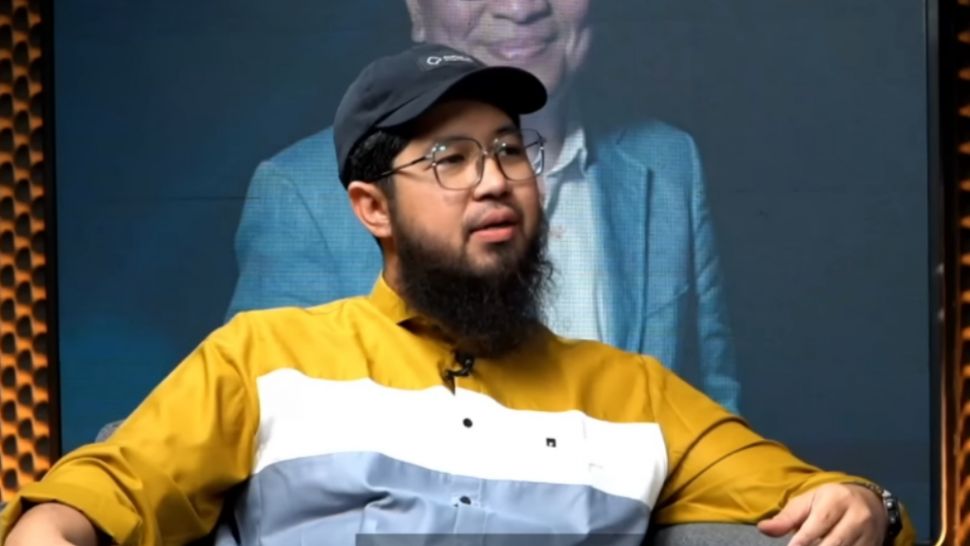 Founder Kasi Solusi Deryansha Azhary berbincang dengan Presenter Kondang Helmi Yahya. (YouTube/Helmi Yahya Bicara)