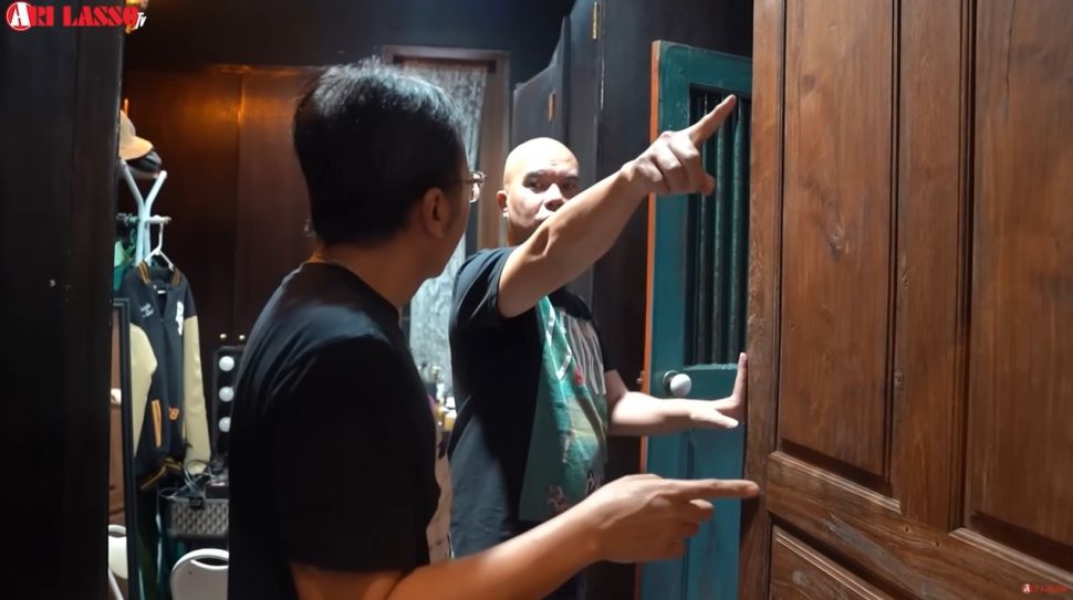  Potret kamar Ahmad Dhani (YouTube/Ari Lasso TV)