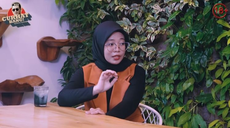 Norma Risma saat hadir di podcast Denny Sumargo. [YouTube/Denny Sumargo]