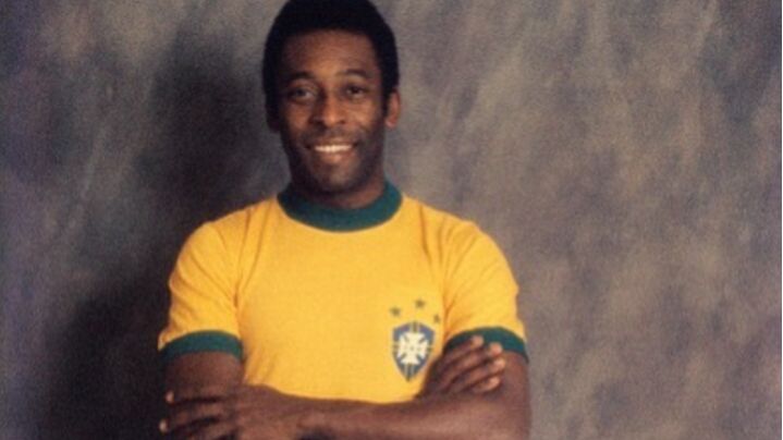 Pele Memakai Jersey Timnas Brazil (Instagram/@pele)