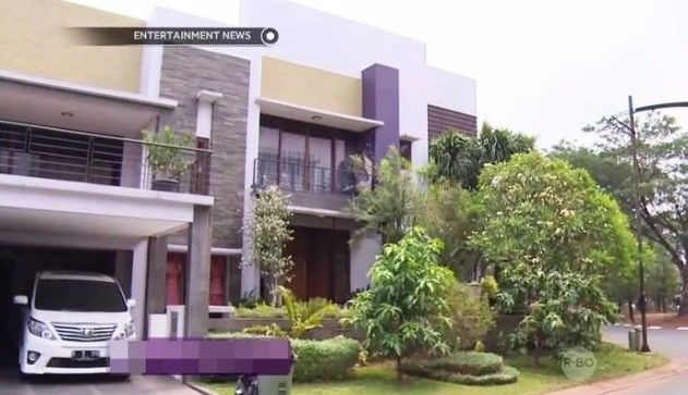 Adu Mewah Rumah Artis Anggota Geng Cenayang. (YouTube/Entertainment News)