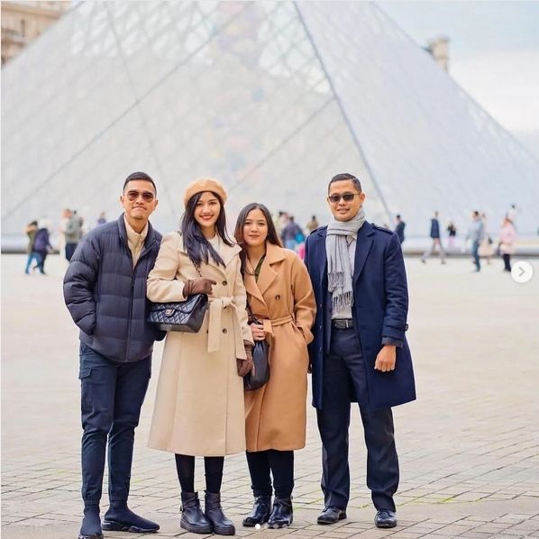 Total Harga OOTD Erina Gudono di Paris Capai Rp 220 Juta, Memang Beda Mantu Presiden. (Dok: Instagram/olive1417 )
