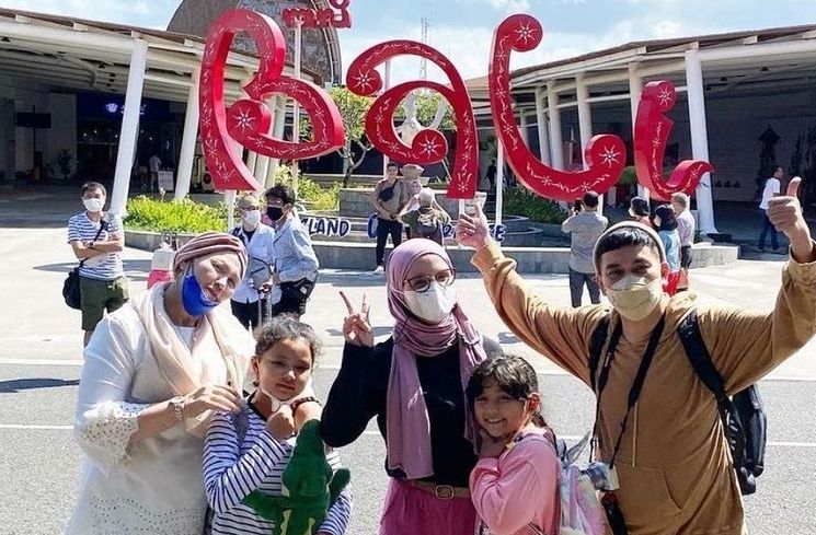 Potret Harmonis Keluarga Indra Bekti (Instagram/@dhila_bekti)