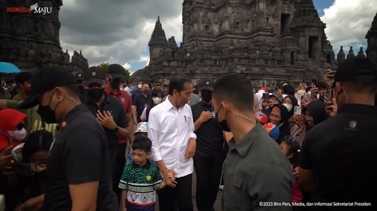 Momen Presiden Jokowi Bawa Cucu Liburan ke Candi Prambanan (YouTube/Sekretariat Presiden)