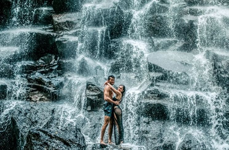 Potret Seksi Sabda Ahessa dan Wulan Guritno di Sungai (Instagram/@sabdaahessa)