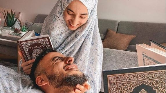 Ilustrasi pasangan muslim, doa sebelum berhubungan intim (pinterest)