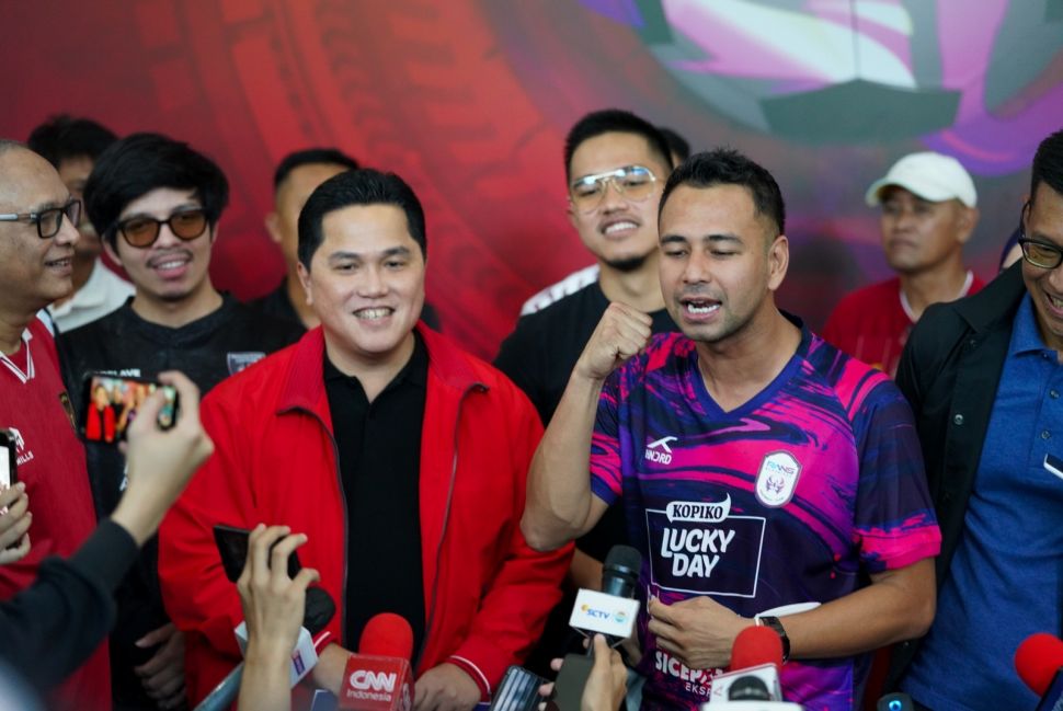 Raffi Ahmad tegaskan dukungan Erick Thohir jadi Ketua Umum PSSI usai serahkan berkas pendaftaran di GBK Arena, Jakarta, Minggu (15/1/2023(Ist)