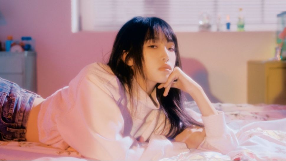 Choi Yena rilis single album Love War (Twitter/@YENA_OFFICIAL)