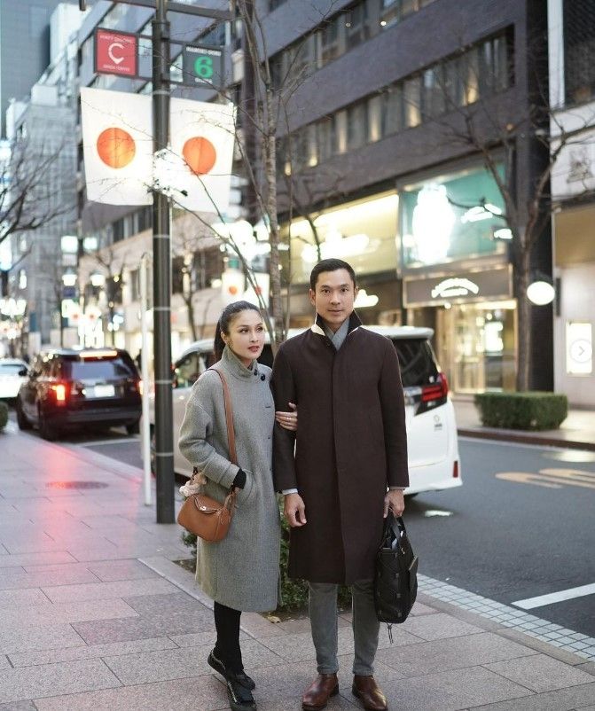 Potret Sandra Dewi dan suami jalan-jalan di Jepang (Instagram/@sandradewi88)